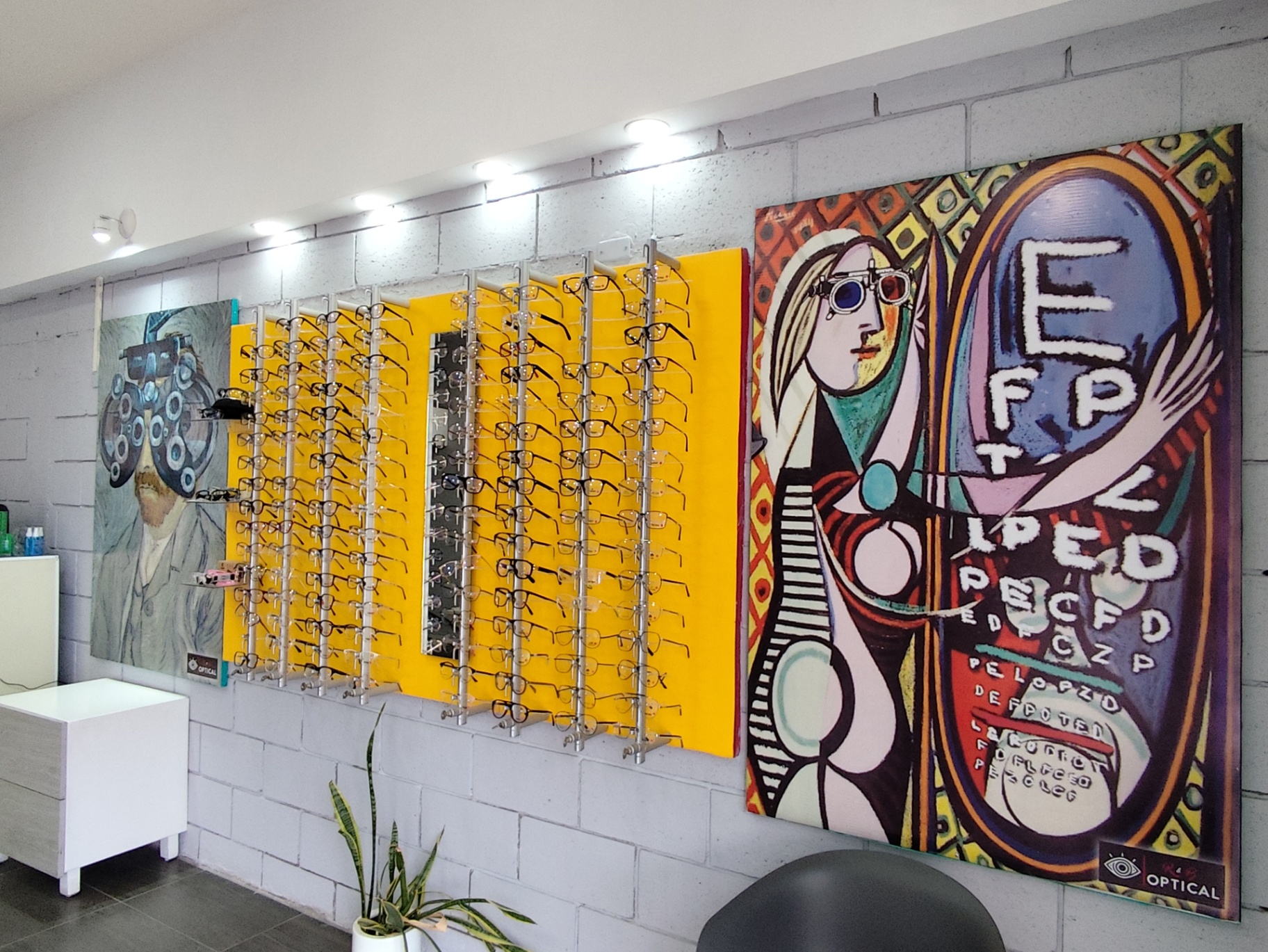 Sucursal Valle del Sol de Optical R&B